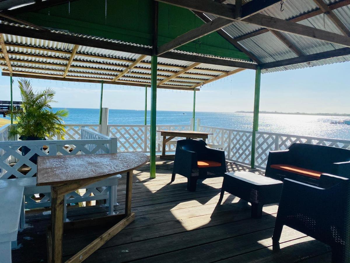 Blue Sky Rentals Utila Exterior photo