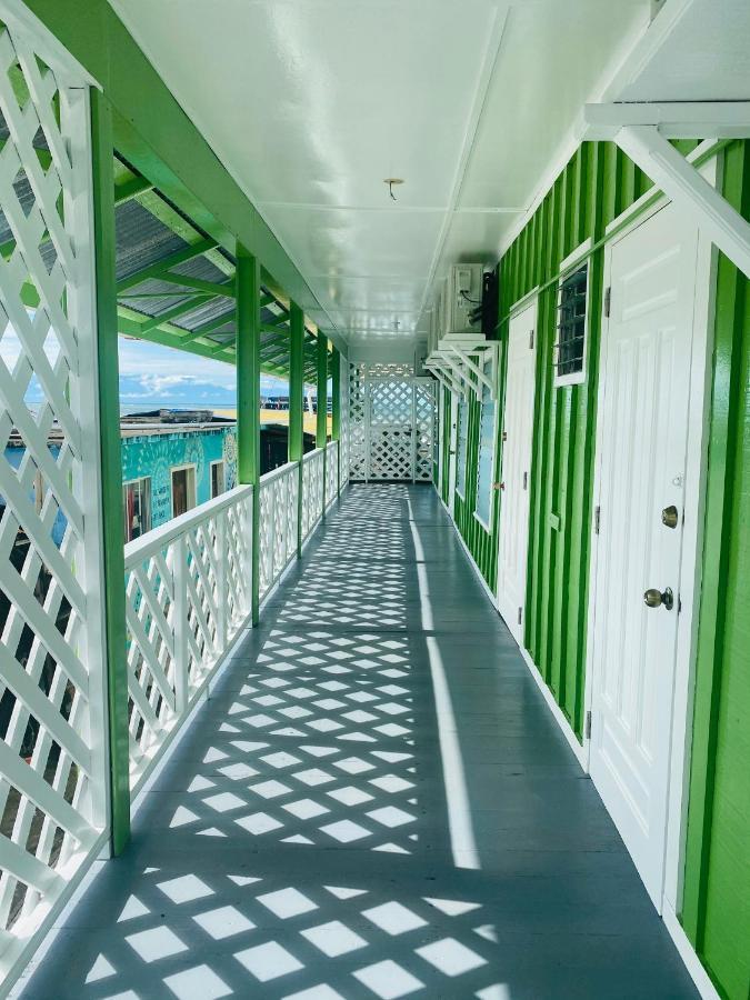 Blue Sky Rentals Utila Exterior photo